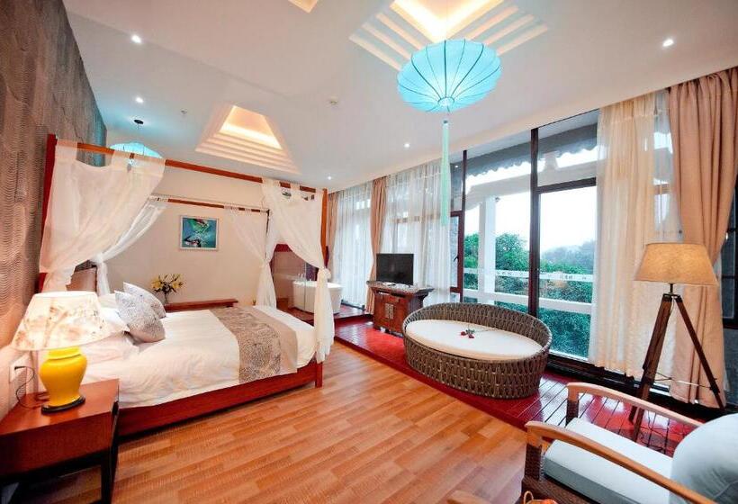 Номер Стандарт, Guilin Crystal Crescent Moon