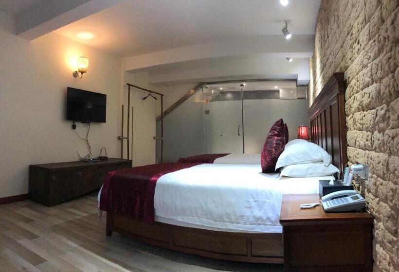 غرفة قياسية مطلة على الجبل, Guilin Crystal Crescent Moon