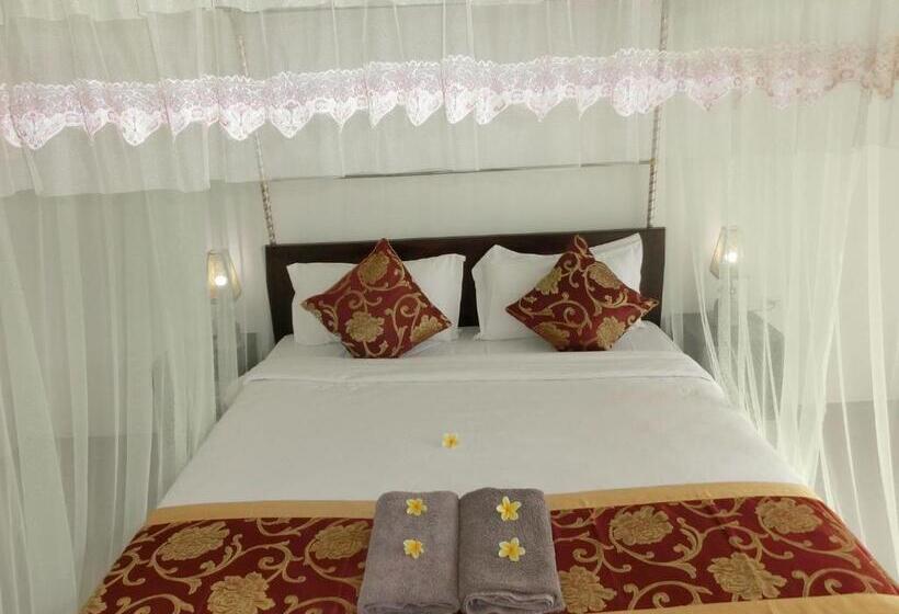 Номер Deluxe, Lombok Holiday