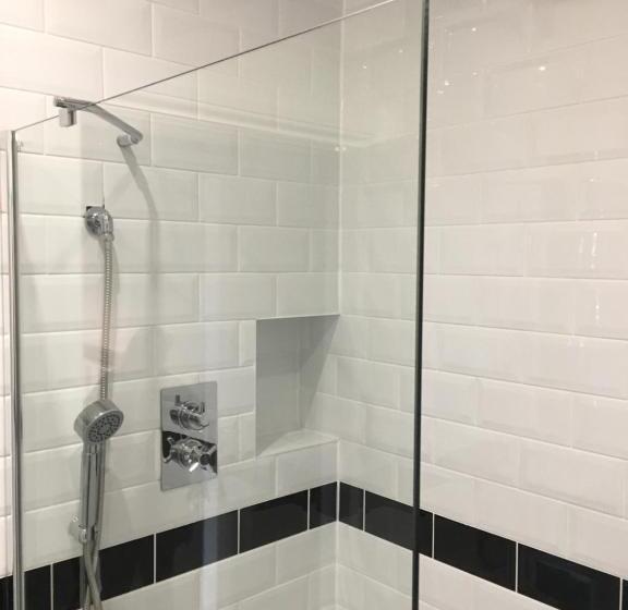 수피리어 룸, The Lawrence