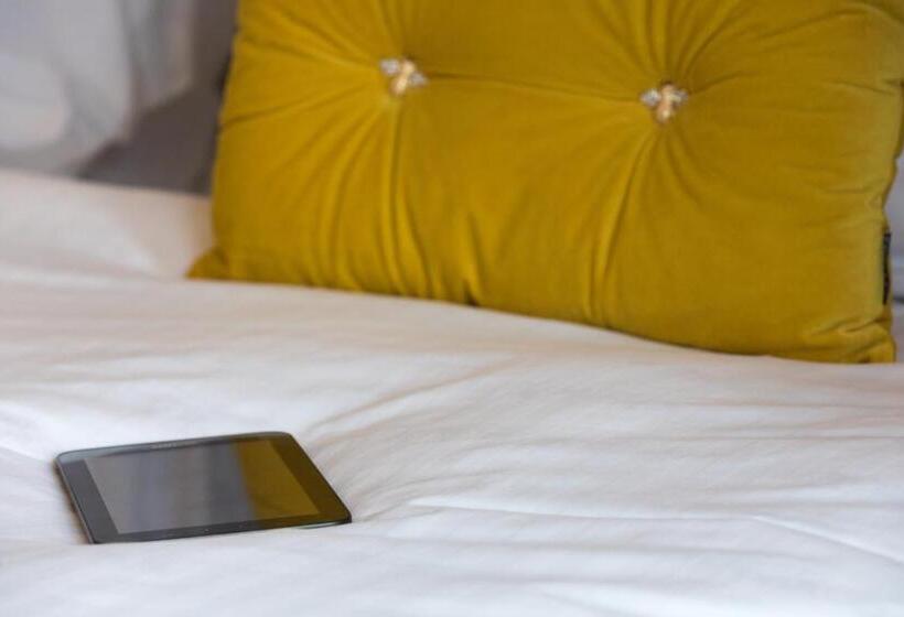 수피리어 룸, The Lawrence