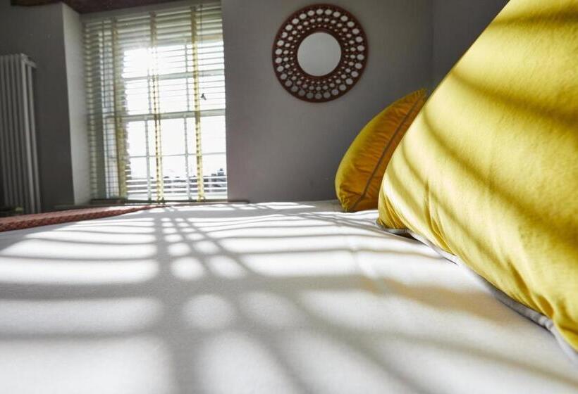 스탠다드 룸, The Lawrence