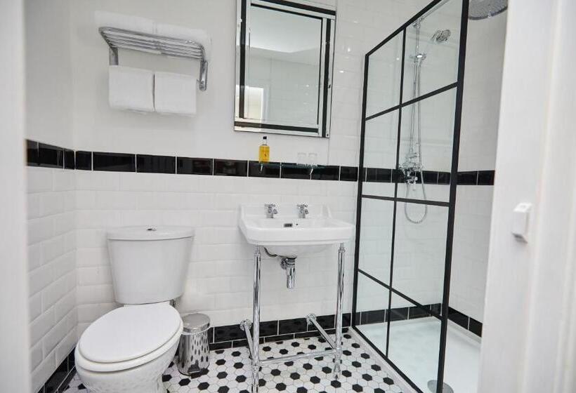 패밀리 룸, The Lawrence