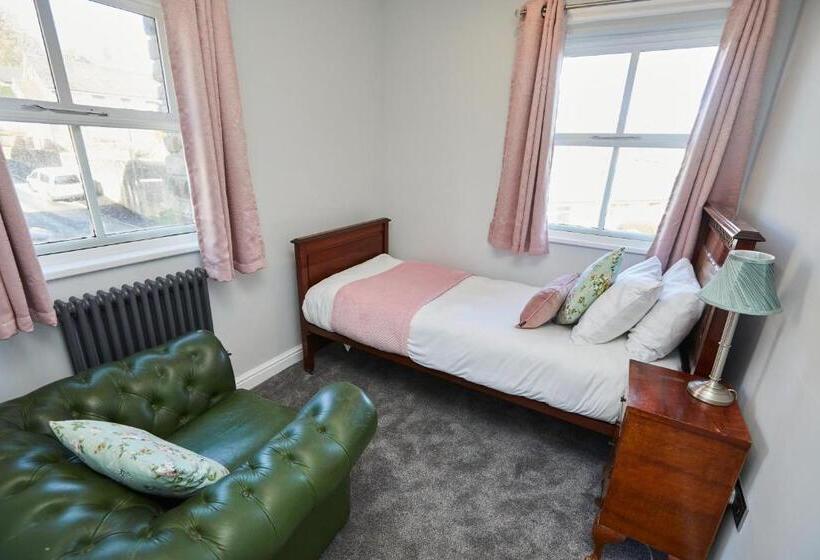 패밀리 룸, The Lawrence