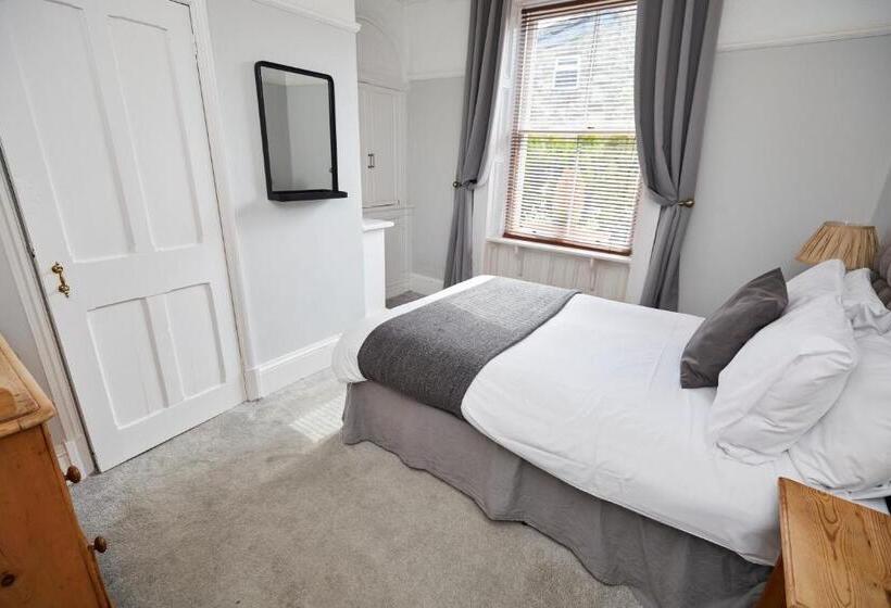 침실 4개 주택, The Lawrence