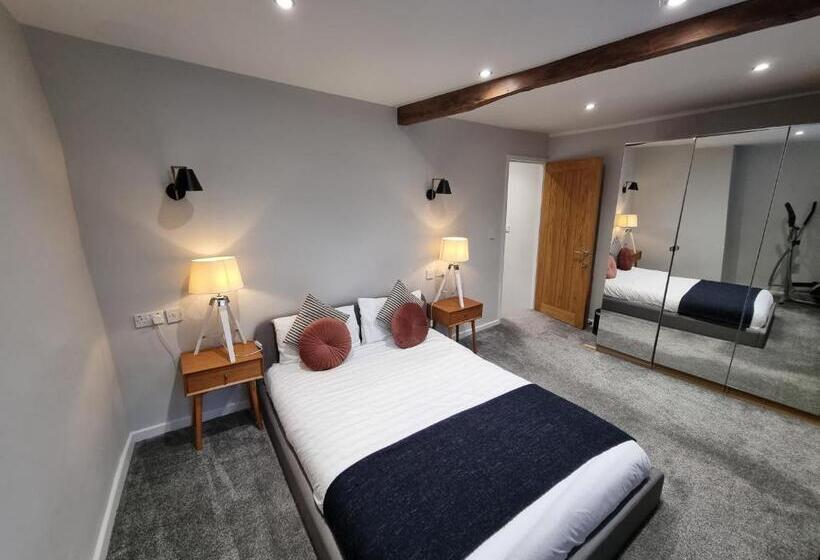 침실 3개 주택, The Lawrence