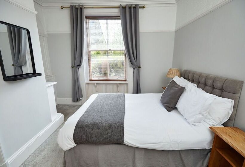 침실 4개 주택, The Lawrence