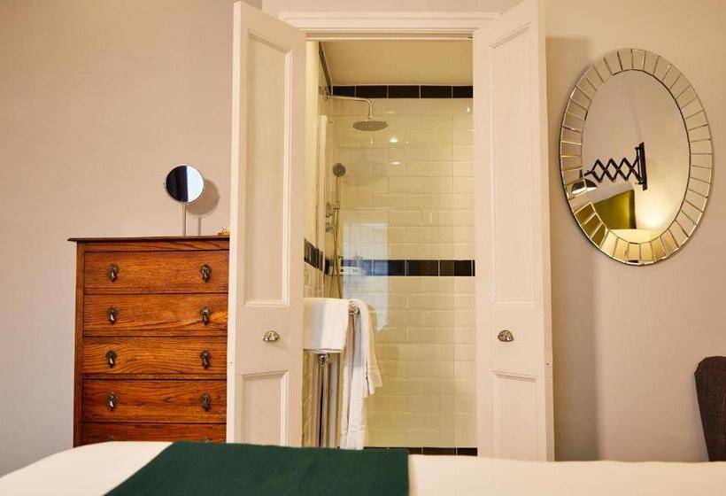 수피리어 룸, The Lawrence