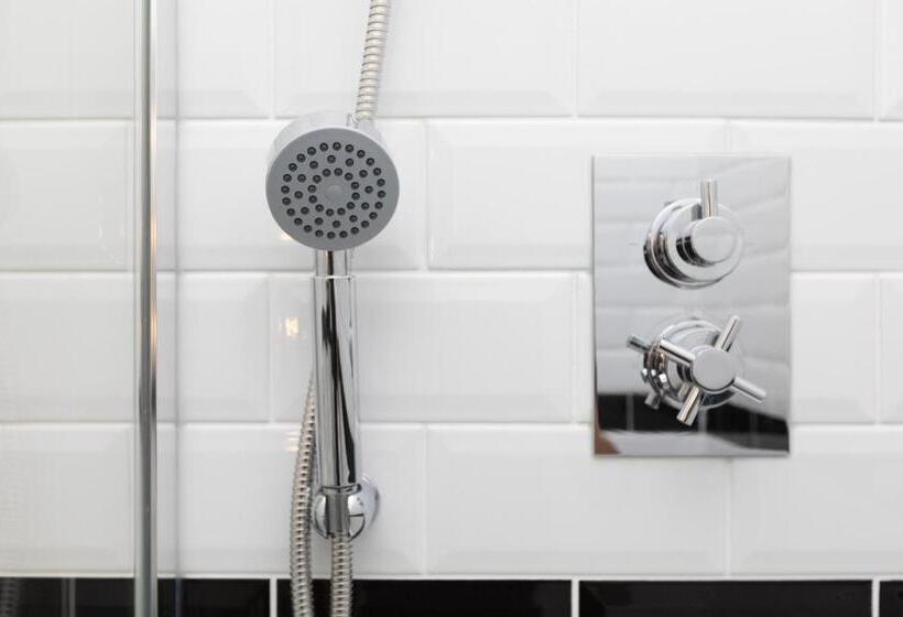 듀플렉스 스위트, The Lawrence