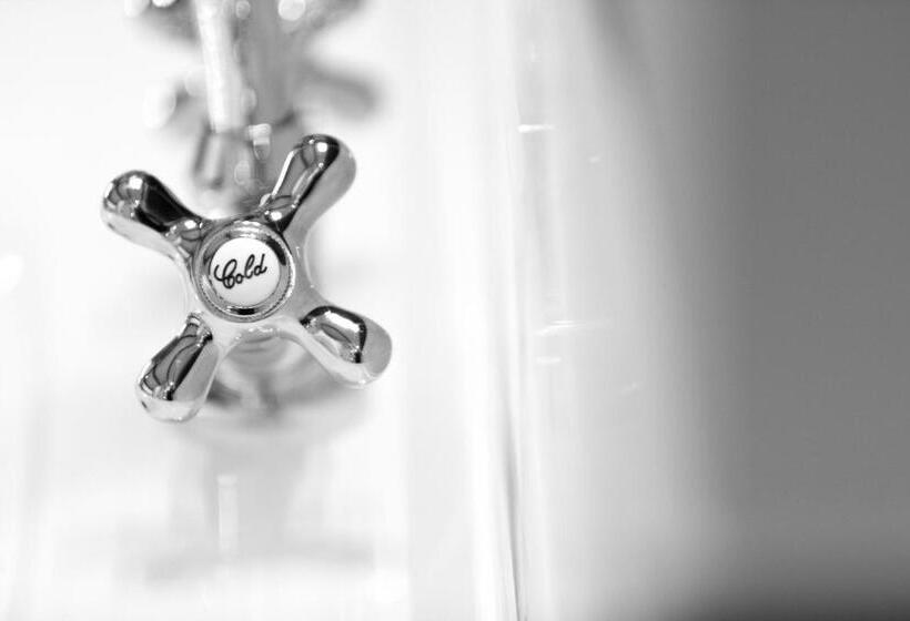 듀플렉스 스위트, The Lawrence