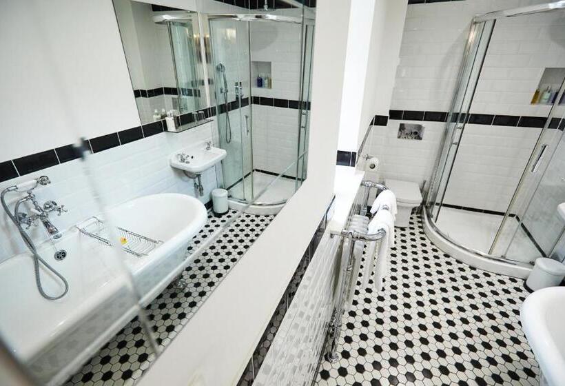 디럭스 룸, The Lawrence