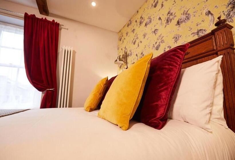 스탠다드 룸, The Lawrence