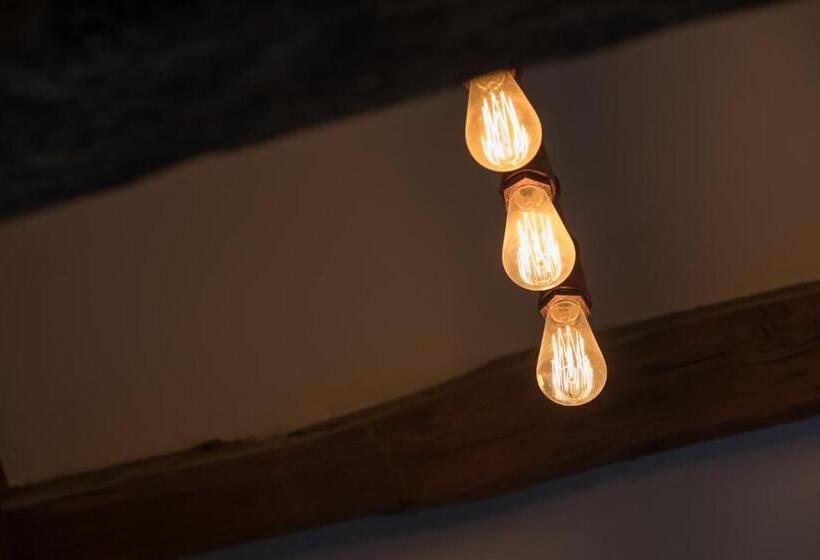 듀플렉스 스위트, The Lawrence