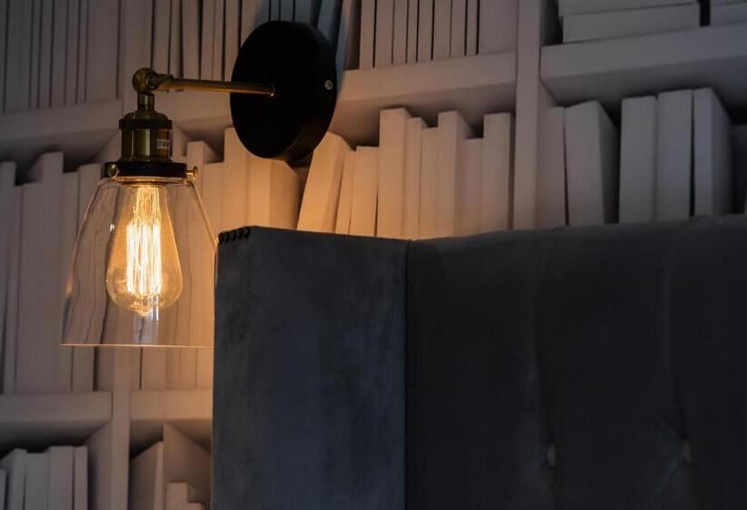 듀플렉스 스위트, The Lawrence