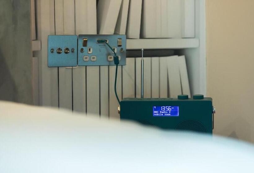 듀플렉스 스위트, The Lawrence