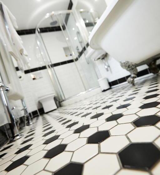 디럭스 룸, The Lawrence