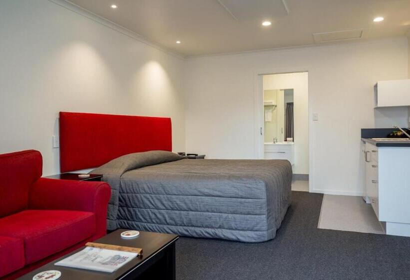 استودیوی استاندارد, Cork And Keg