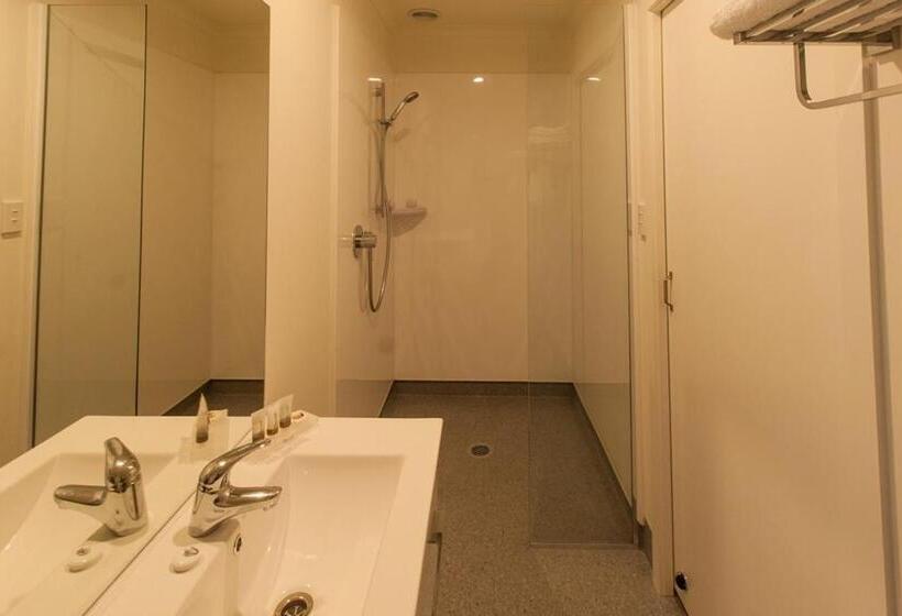 استودیوی استاندارد, Cork And Keg