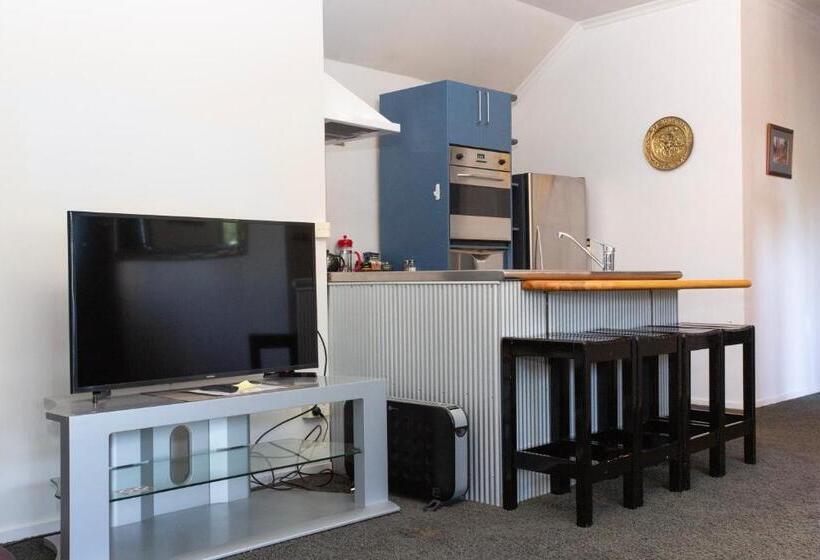 آپارتمان 1 خوابه, Cork And Keg