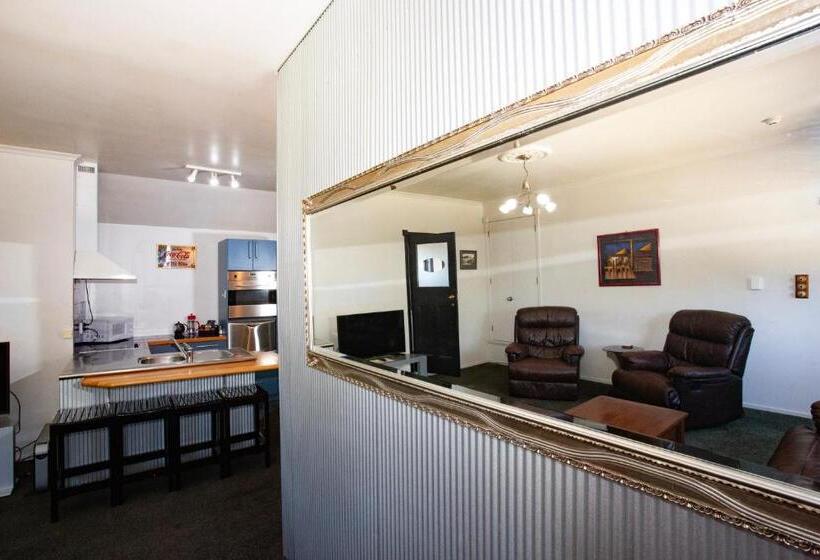 آپارتمان 1 خوابه, Cork And Keg