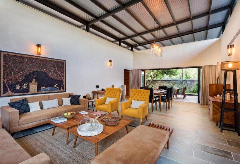 וילה עם חדר שינה אחד ובריכת שחיה, Woods At Sasan