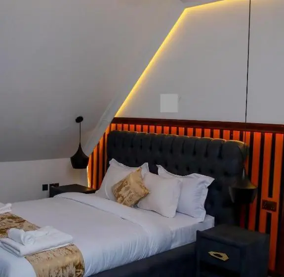 سوییت لوکس, Fortunas Resort With Inside Parking
