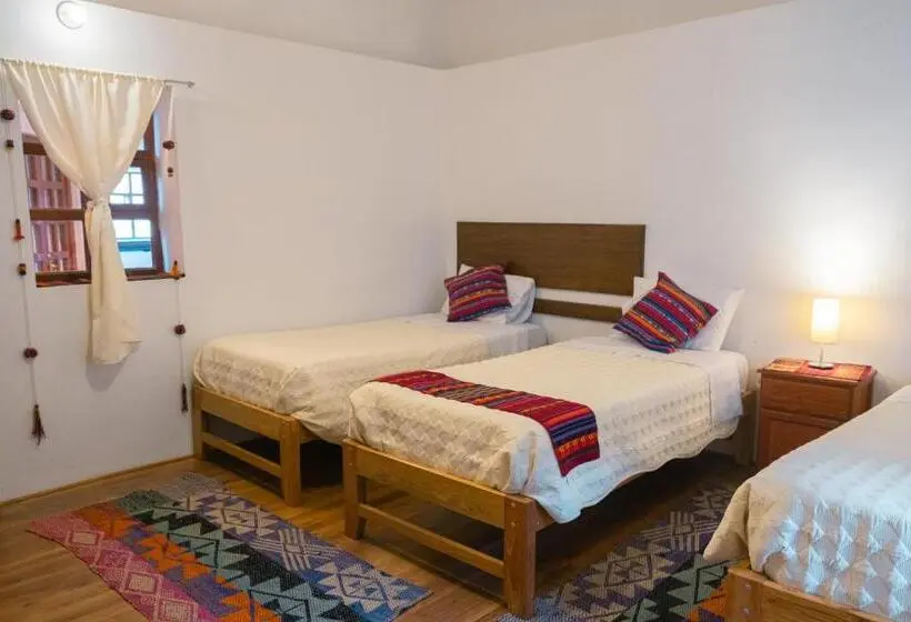 اتاق استاندارد سه تخته با بالکن, La Rosa Wellness Lodge
