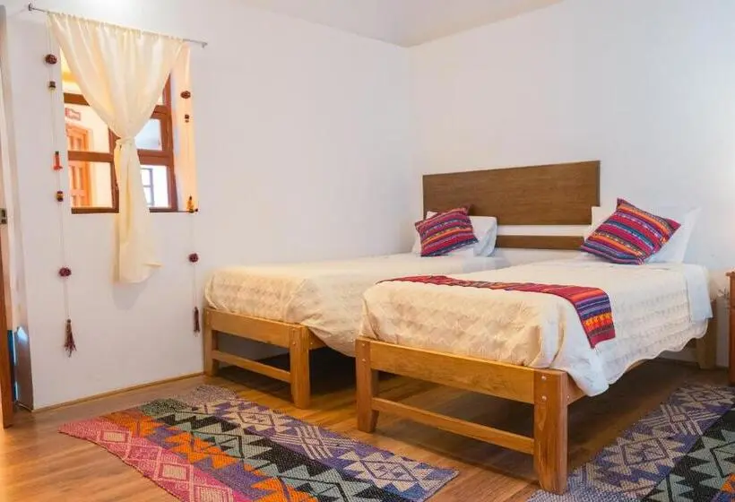 اتاق استاندارد سه تخته با بالکن, La Rosa Wellness Lodge