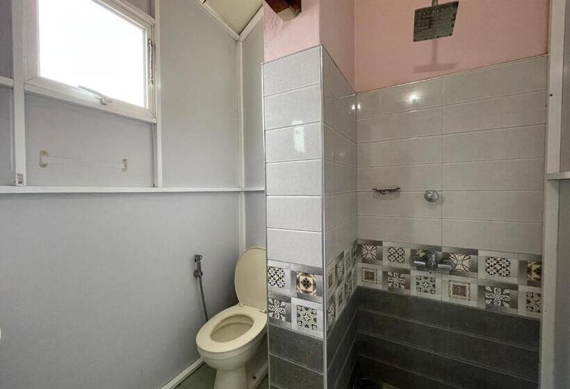 غرفة قياسية مطلّة علي البحر مزوَّدة بشُرفة, Rivinson