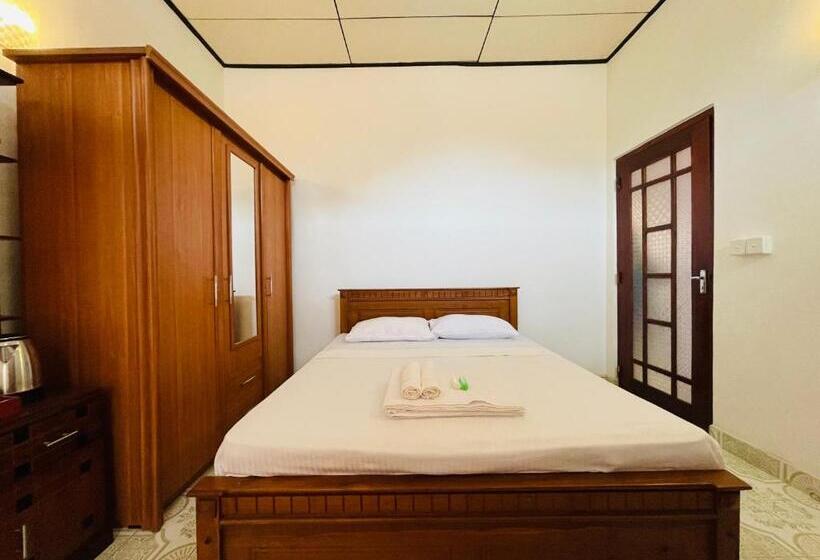 غرفة قياسية مطلّة علي البحر مزوَّدة بشُرفة, Rivinson