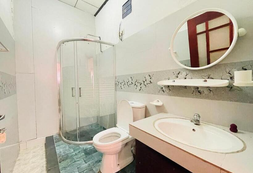 غرفة ديلوكس, Rivinson