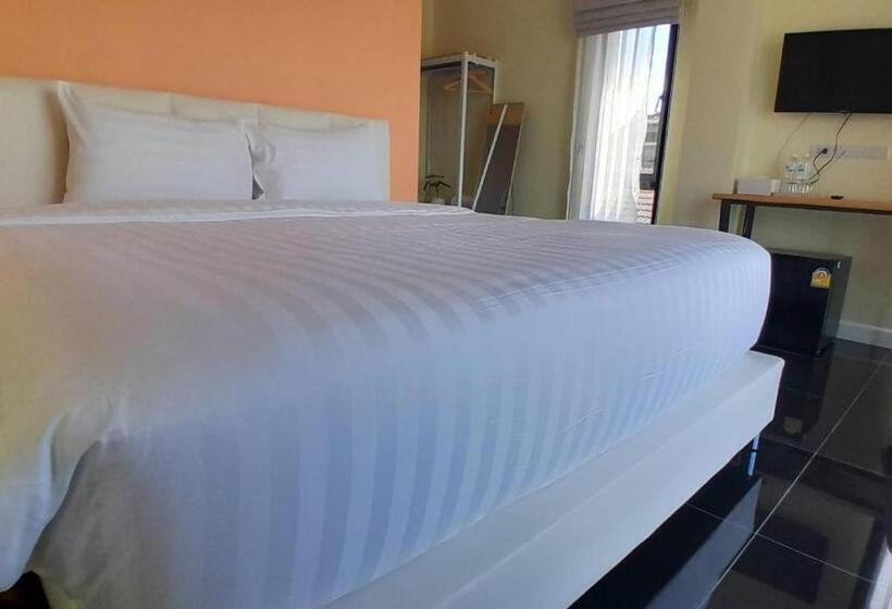 Номер Стандарт с Балконом, J Boutique Hotel เจ บูทีค โฮเทล