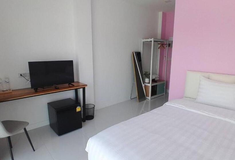 Номер Стандарт с Балконом, J Boutique Hotel เจ บูทีค โฮเทล