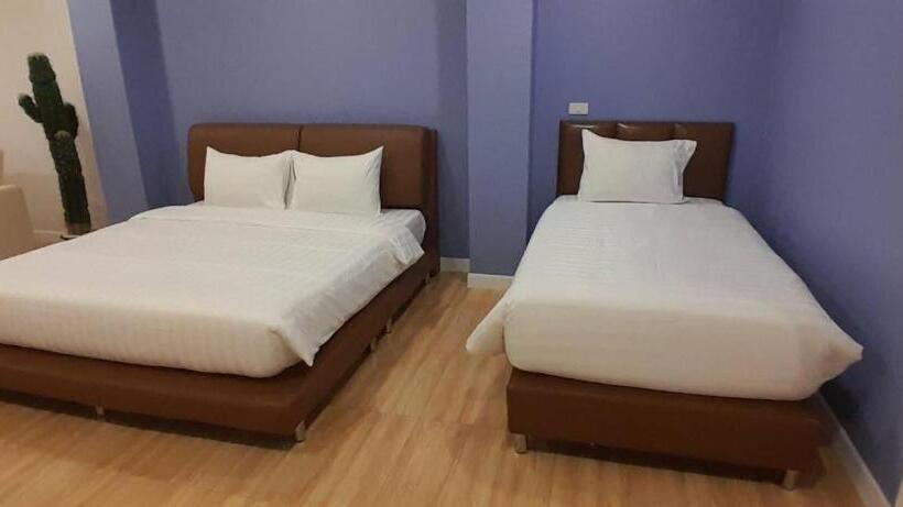 Номер Стандарт Трехместный, J Boutique Hotel เจ บูทีค โฮเทล