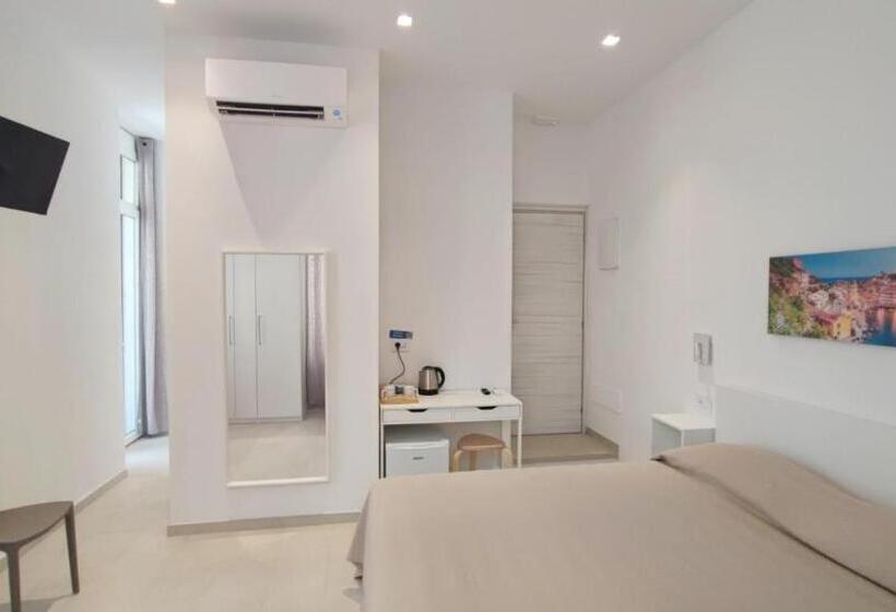 Standard Room King Size Bed, Barby 1