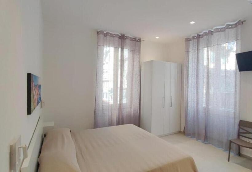 Standard Room King Size Bed, Barby 1
