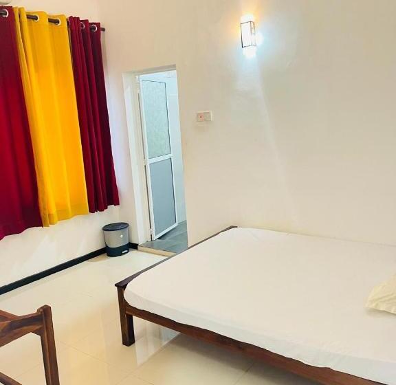 חדר סטנדרט, Monaara