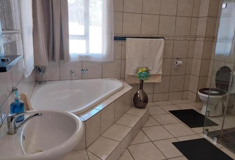 اتاق استاندارد با سرویس بهداشتی مشترک, The Lion Room At Frederick S Place