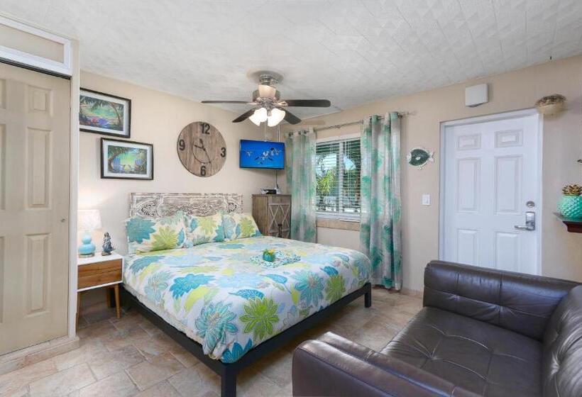 스탠다드 스튜디오, Tropic Terrace