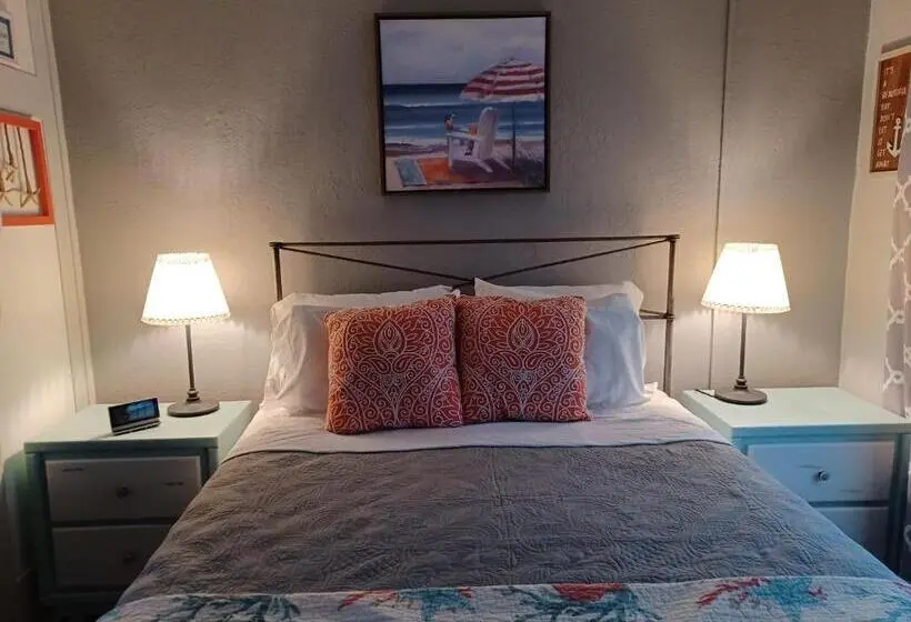 Standard-studio, Tropic Terrace Suite #49   Beachfront Resort