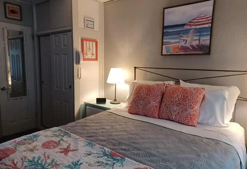 Standard-studio, Tropic Terrace Suite #49   Beachfront Resort