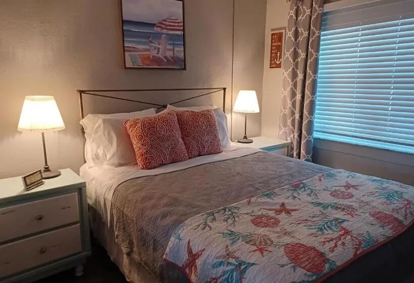 Standard-studio, Tropic Terrace Suite #49   Beachfront Resort