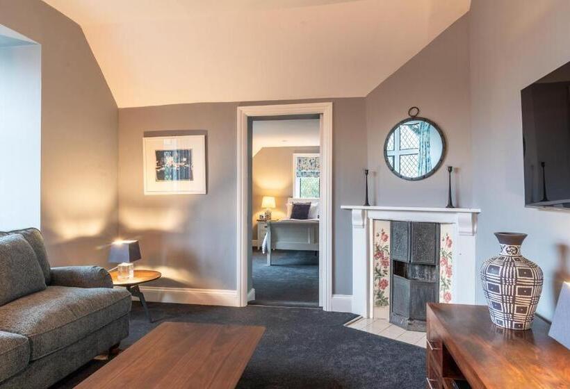 Quarto Quádruplo Deluxe, Goytre Hall