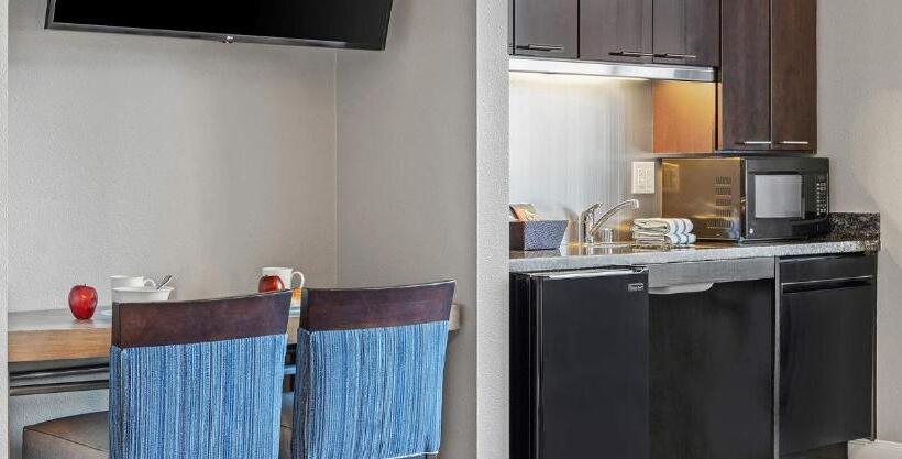 Standard Studio, Las Vegas Desert Blue By Hellovacay