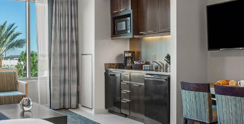 Standard Studio, Las Vegas Desert Blue By Hellovacay