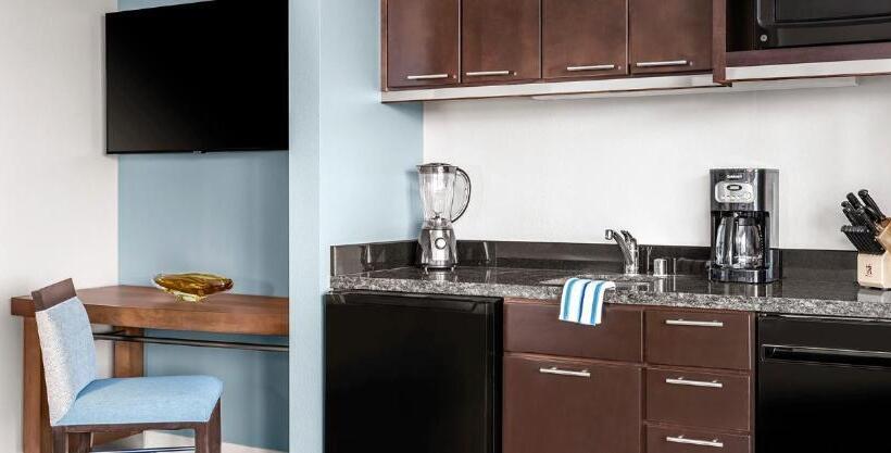 Standard Studio, Las Vegas Desert Blue By Hellovacay