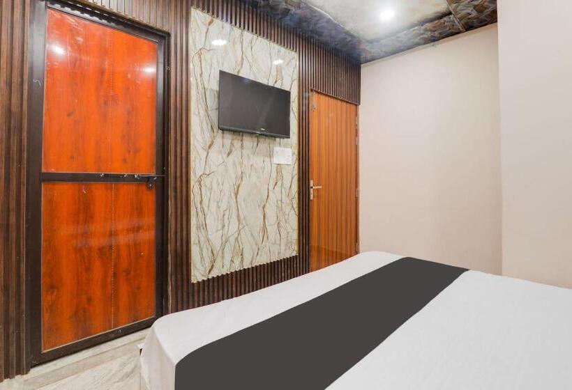 트리플 클래식 룸, Oyo Blue Moon