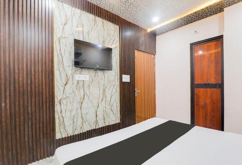 트리플 클래식 룸, Oyo Blue Moon