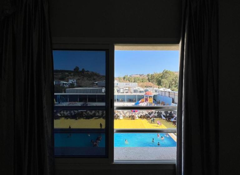 استودیو استاندارد با چشم‌انداز استخر, Palais Diamont