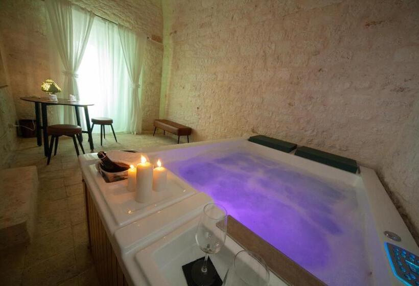 带按摩浴盆的套房, Bella Itria Esclusiva Dimora Storica Del Borgo Antico